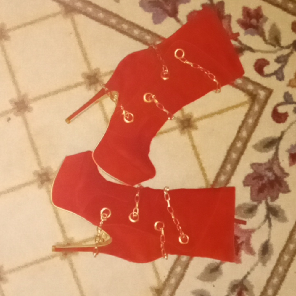New Hot red and gold chain heels